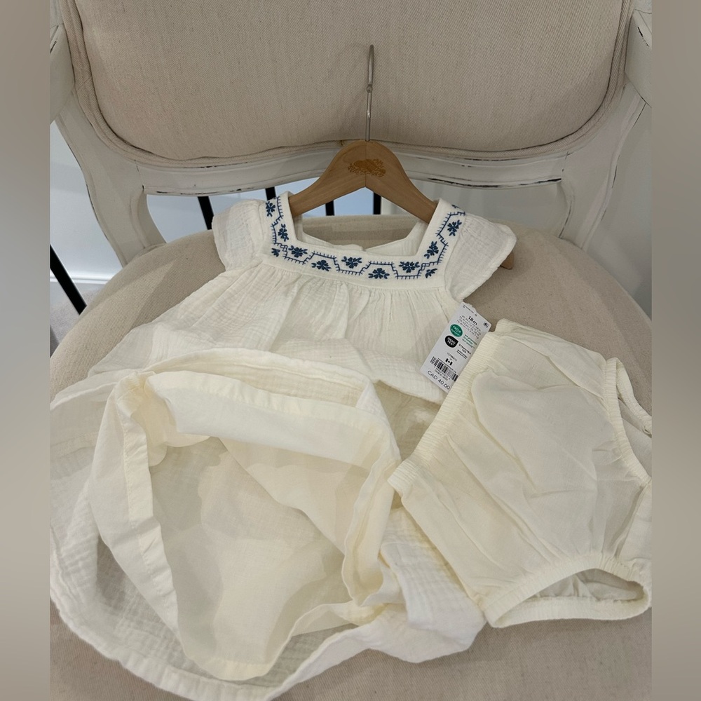 🦢 18 Mth White and Navy Muslin 100% Cotton Embroidered Baby Dress Set NWT - Picture 3 of 6